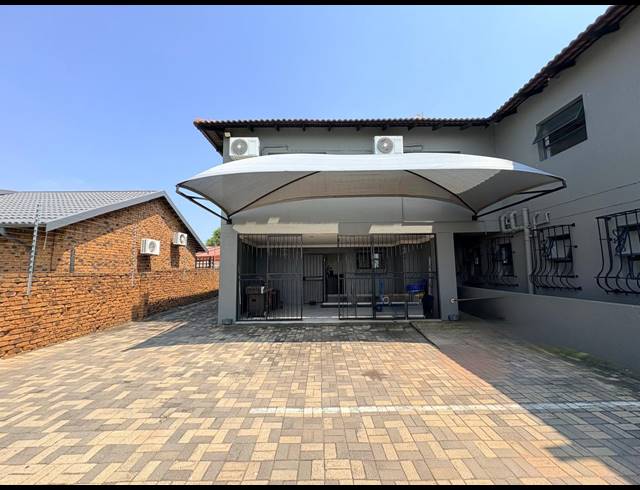 731M² OFFICE FOR SALE IN HALFWAY HOUSE